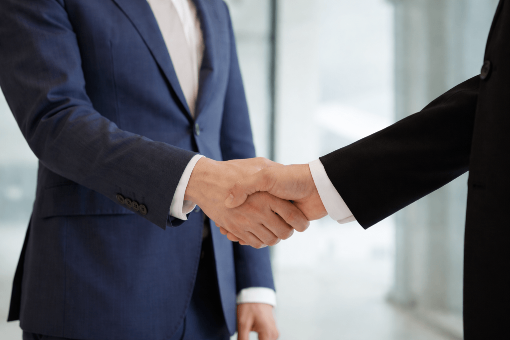 握手するビジネスマン